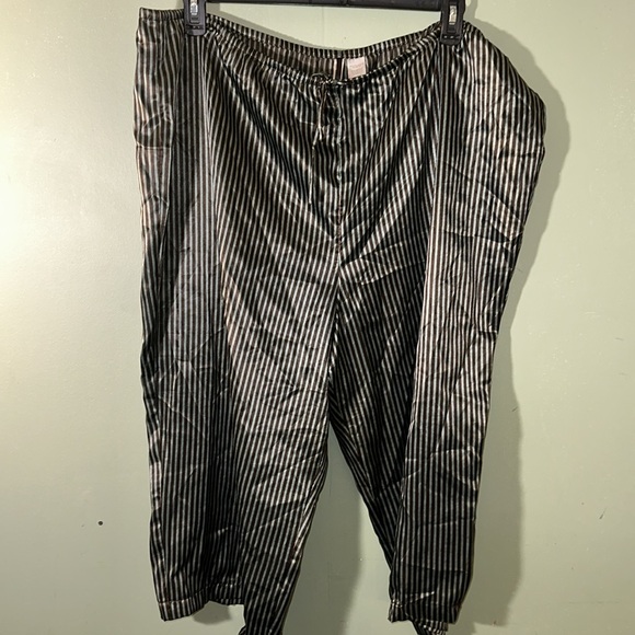 Adonna Womens two piece pajama set pin stripe - Picture 3 of 8